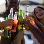 Piwo na świeżym powietrzu – jak serwować trunek podczas pikników i plenerów?