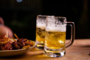 Jakie piwa najlepiej smakują zimą – zestawienie stylów i aromatów